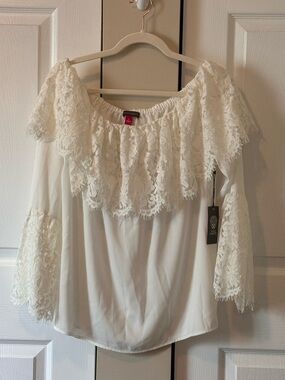 Women’s Vince Camuto Lace Bell Sleeve Off Shoulder Blouse in New Ivory  Sz:L NWT